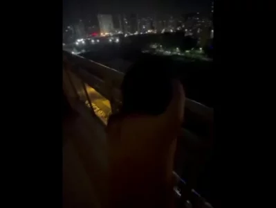 真实！51旅游，阳台露天做爱！私信交换～