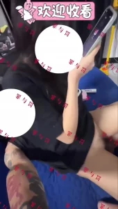 学妹和舔狗打电话一边被操全程对话紧张刺激