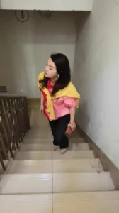 高颜值熟女楼道野战