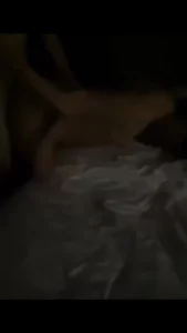 4p大战少妇潮喷数次，黑灯瞎火分不清谁操谁淫荡对白